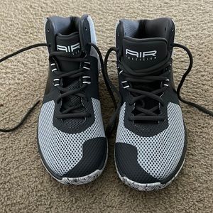 Mens sneakers, new without tags.